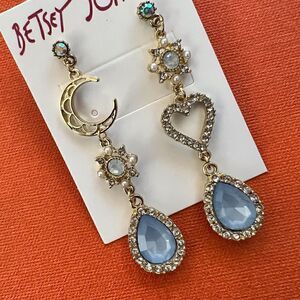 💙 Betsey Johnson stunning drop dangle celestial earrings 💙